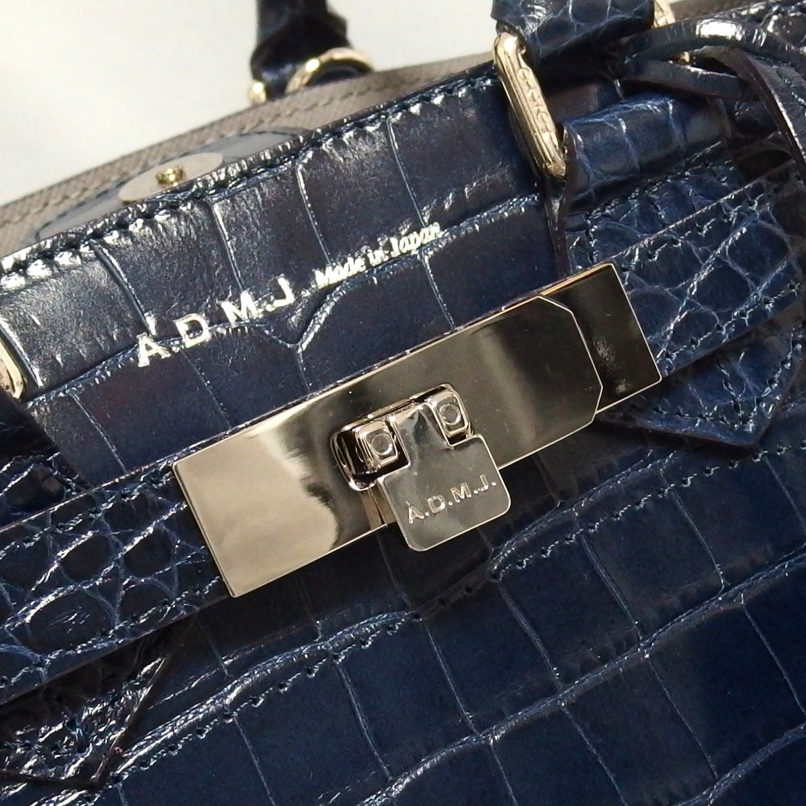 A.D.M.J. THE BEE 牛革 クロコダイル型押し 2Way ショルダー ハンドバッグ タンザナイト ザ ビー レザー エーディーエムジェイ ADMJ DECORATOM_COM_BR