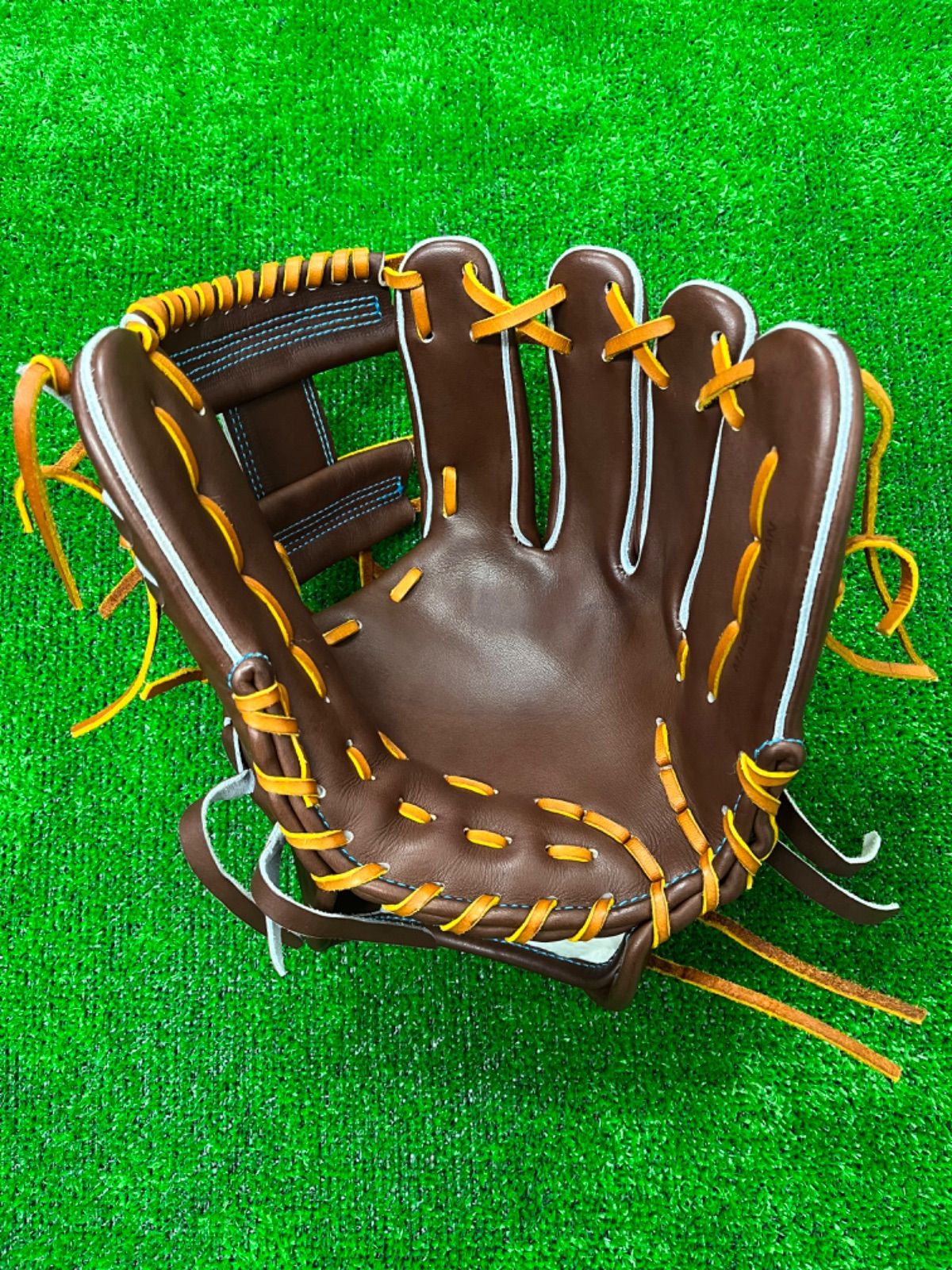 クランプスclamps内野用グラブ（中）軟式硬式兼用