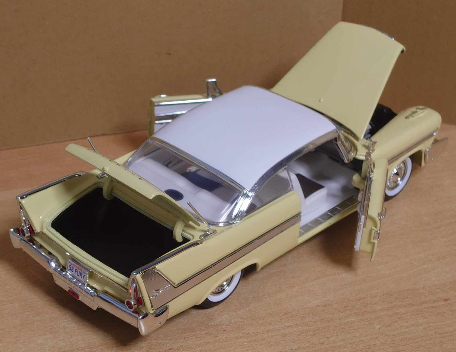 1/18 プリムスフューリー クローズドコンバーチブル1958 ライト