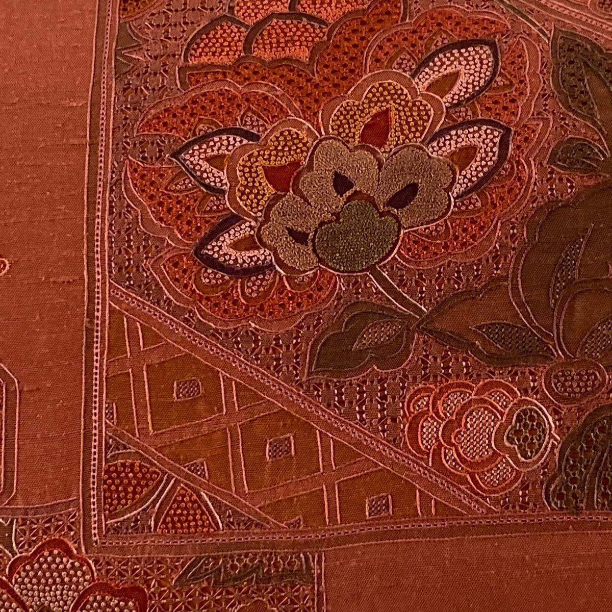 袋帯 秀品 草花 刺繍 茜色 お太鼓柄 正絹 【中古】 袋帯 草花 お太鼓柄
