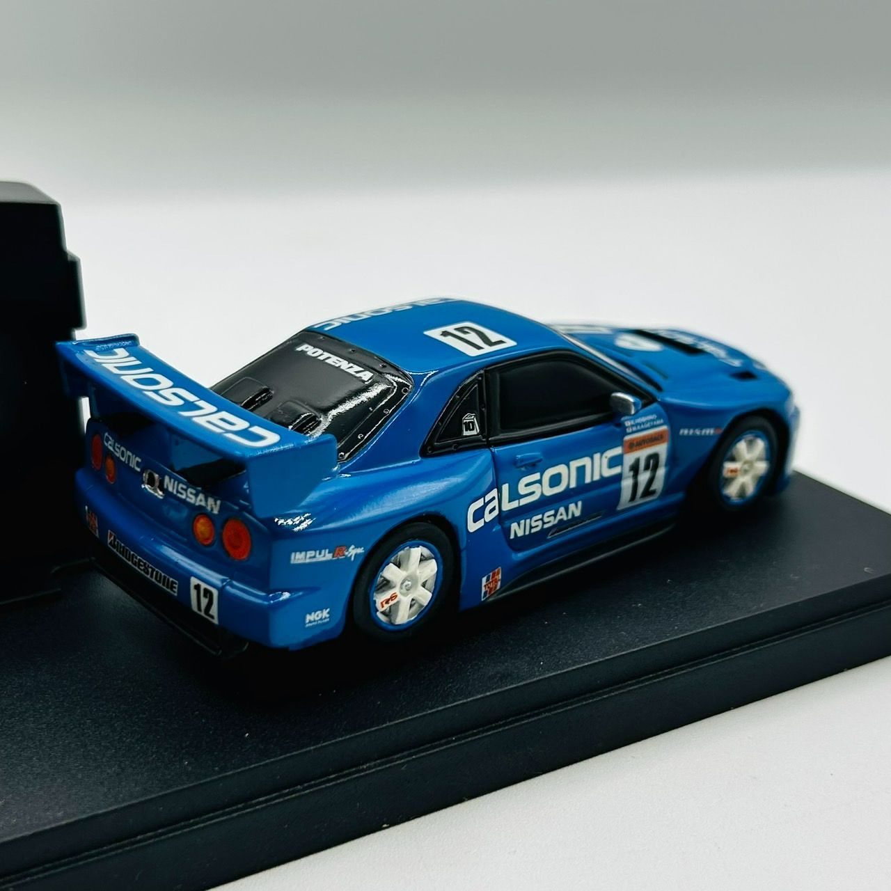 Calsonic スカイライン 1:43 ダイキャストモデルカー & Zippo ZIPPO (ジッポ) ダイキャストカー CALSONIC SKYLINE｜トレファク