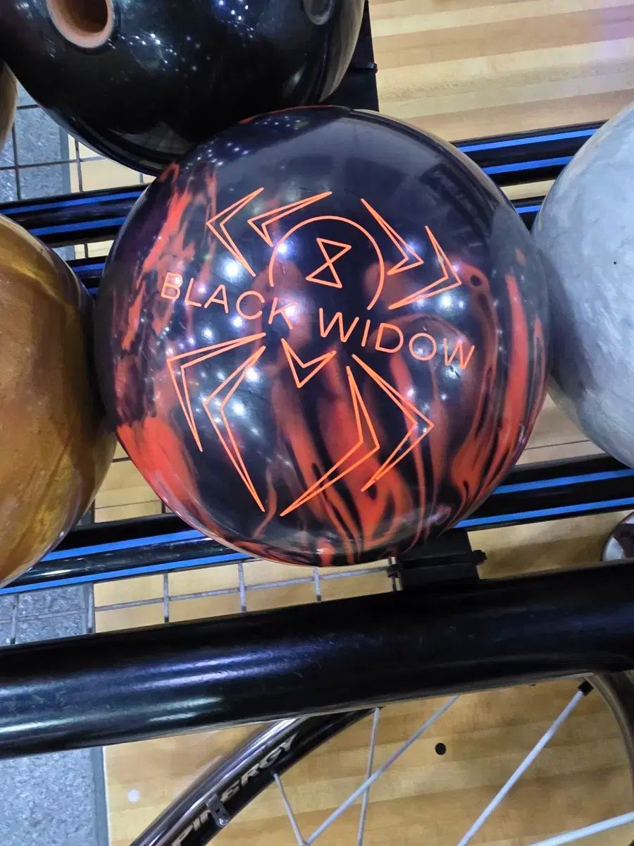 HAMMER BLACK WIDOW 3.0 ハンマー　ブラックウィドー 3.0 Hammer Black Widow 3.0 Poison Overseas Bowling Ball + FREE