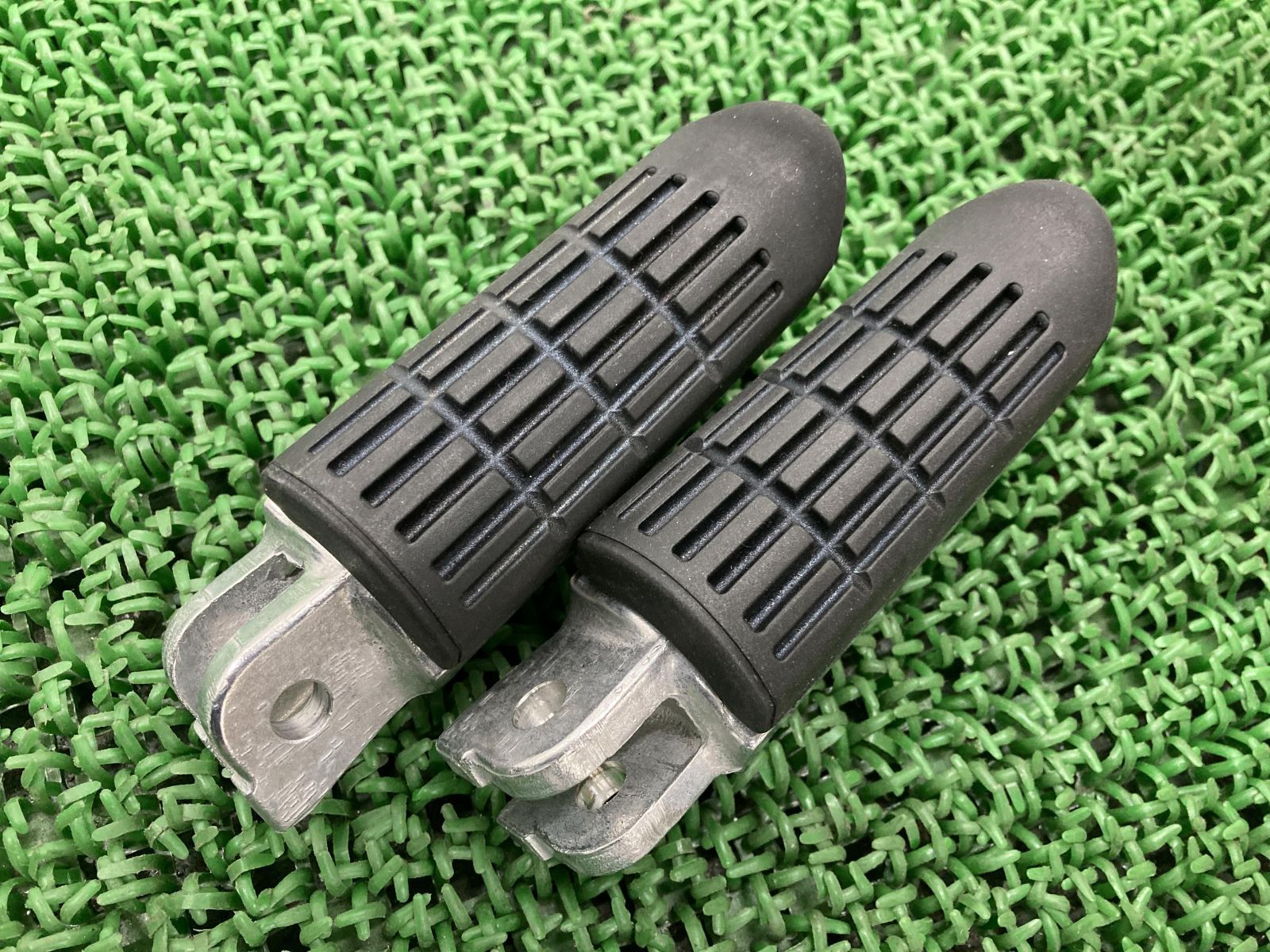 モンキー125 ステップペグ 左右 ホンダ 純正 中古 バイク 部品 JB02 Monkey125 メインステップ コンディション良好 曲がり無し