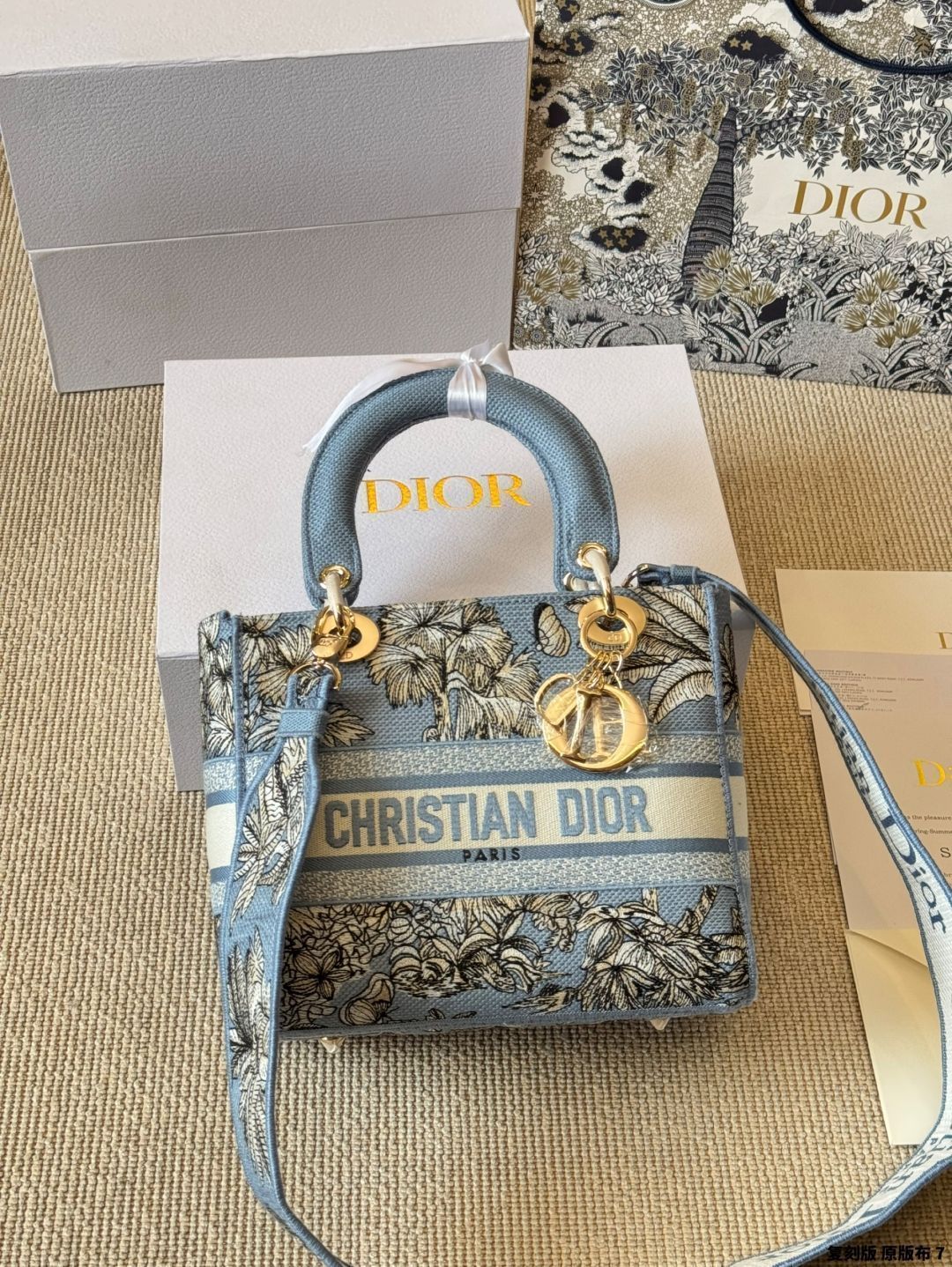 今日特価】Dior Lady D-Lite 刺繍バッグ スターズ同款 24cm 斜め