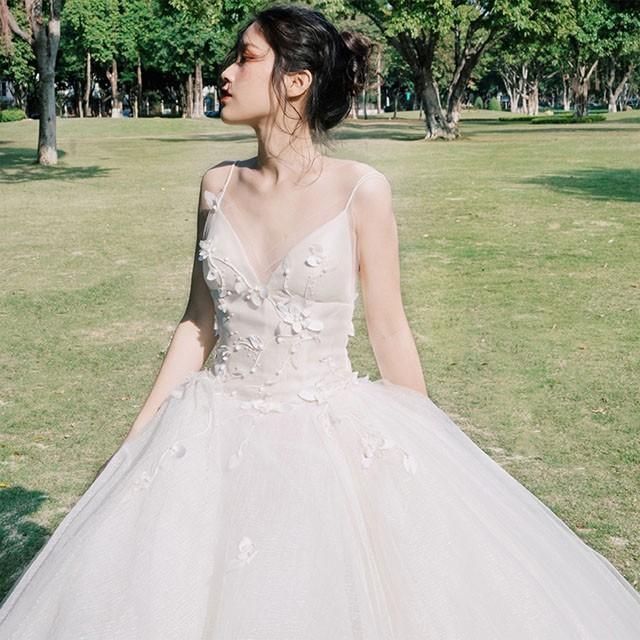 ウェデイングドレス Vネック キャミ 結婚式 花嫁 ブライダルドレス トレーンドレス ノースリーブ ホワイトドレス プリンセスドレス 撮影LYX春物最旬