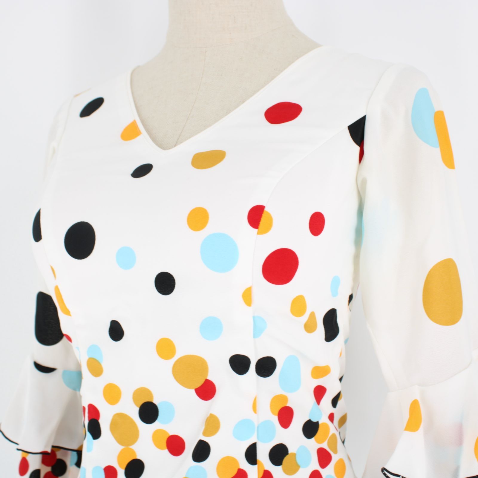 【美品 フラメンコ衣装】ホワイト＆花柄 Naomi Collection セット 美品 フラメンコ衣装】ホワイト Naomi collection ナオミ