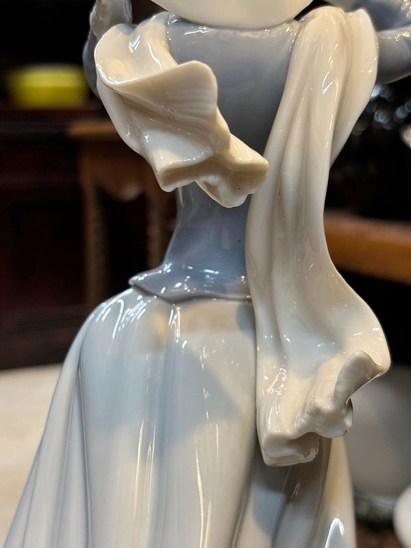 リヤドロ LLADRO 春のそよ風 フィギュリン 西洋陶器人形 高さ 35.5cm