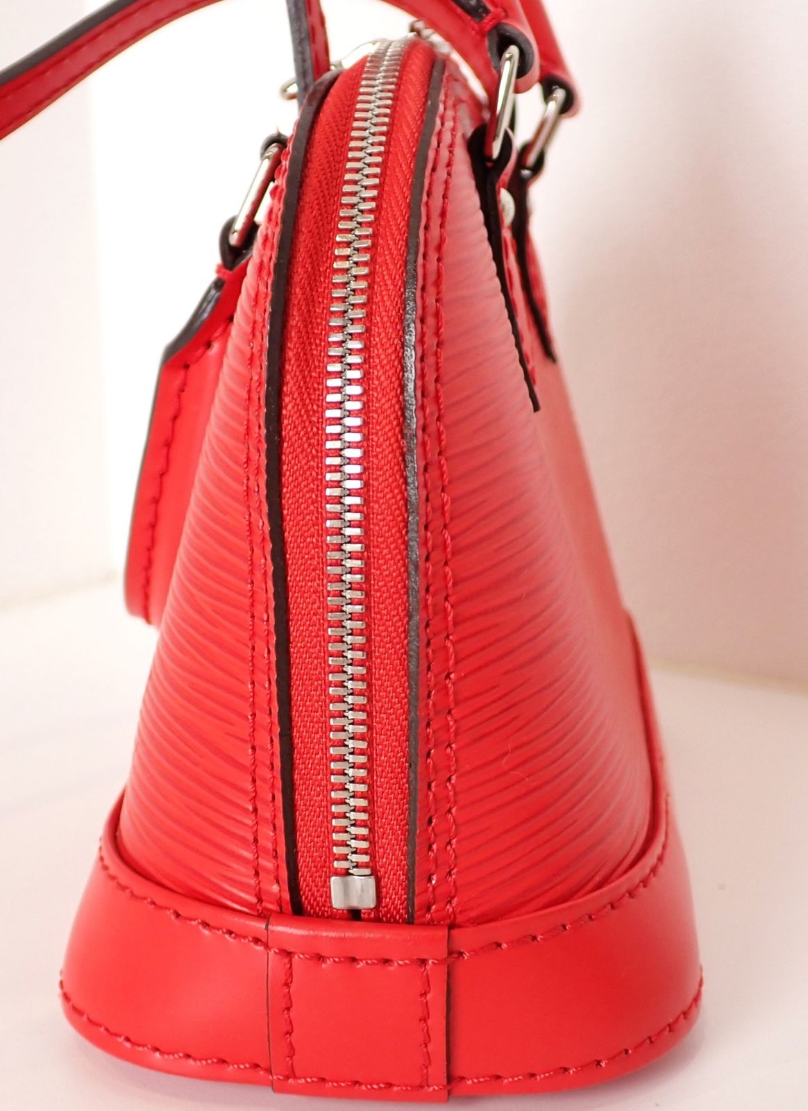 美品 LOUIS VUITTON(ルイヴィトン) ナノアルマ M50516 エピ レッド