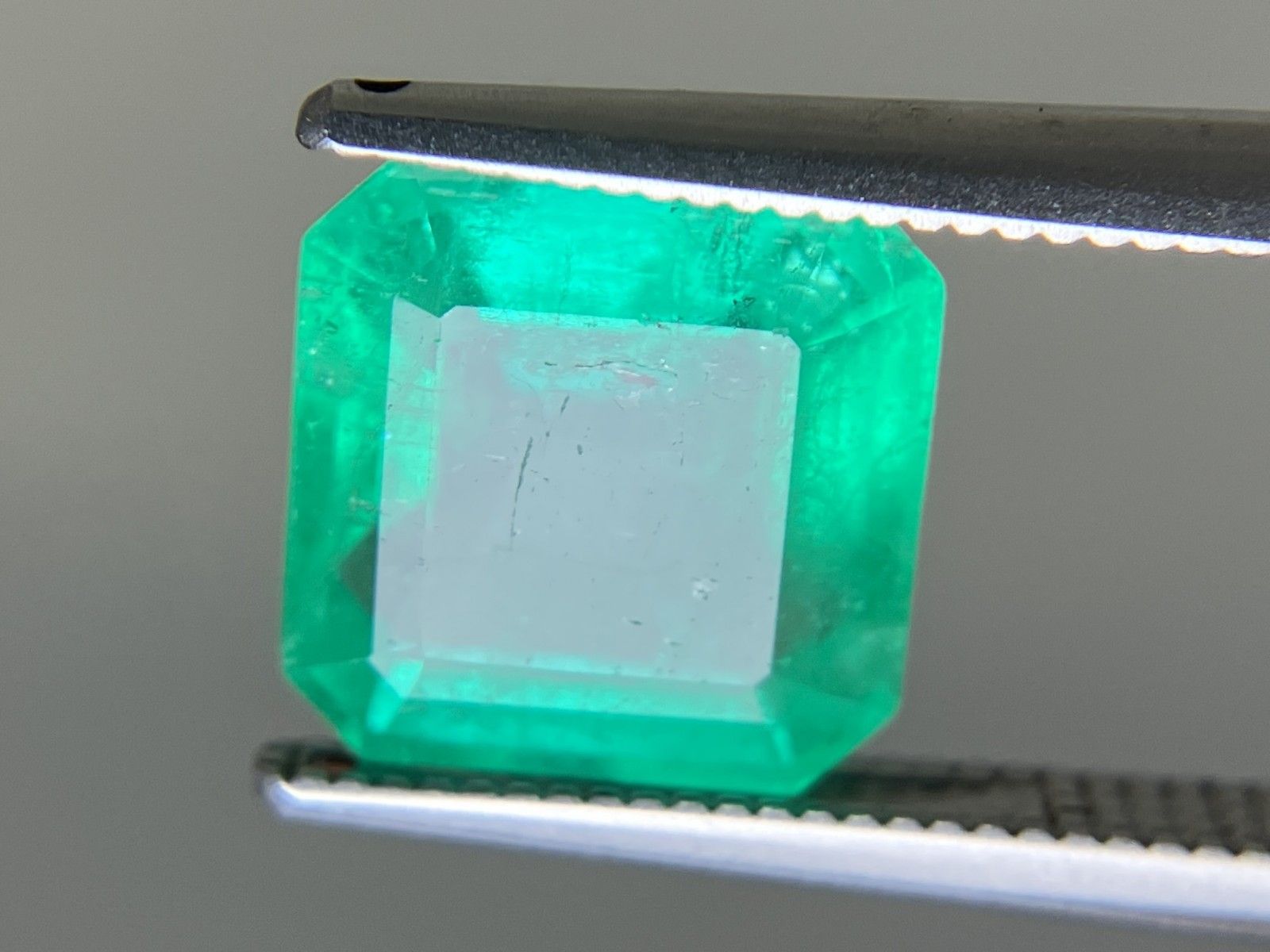 【443Ct】【89g】大サイズ エメラルド原石 エメラルド 天然 3.095ct 中央宝石ソーティング付き 9.10㎜×8.99
