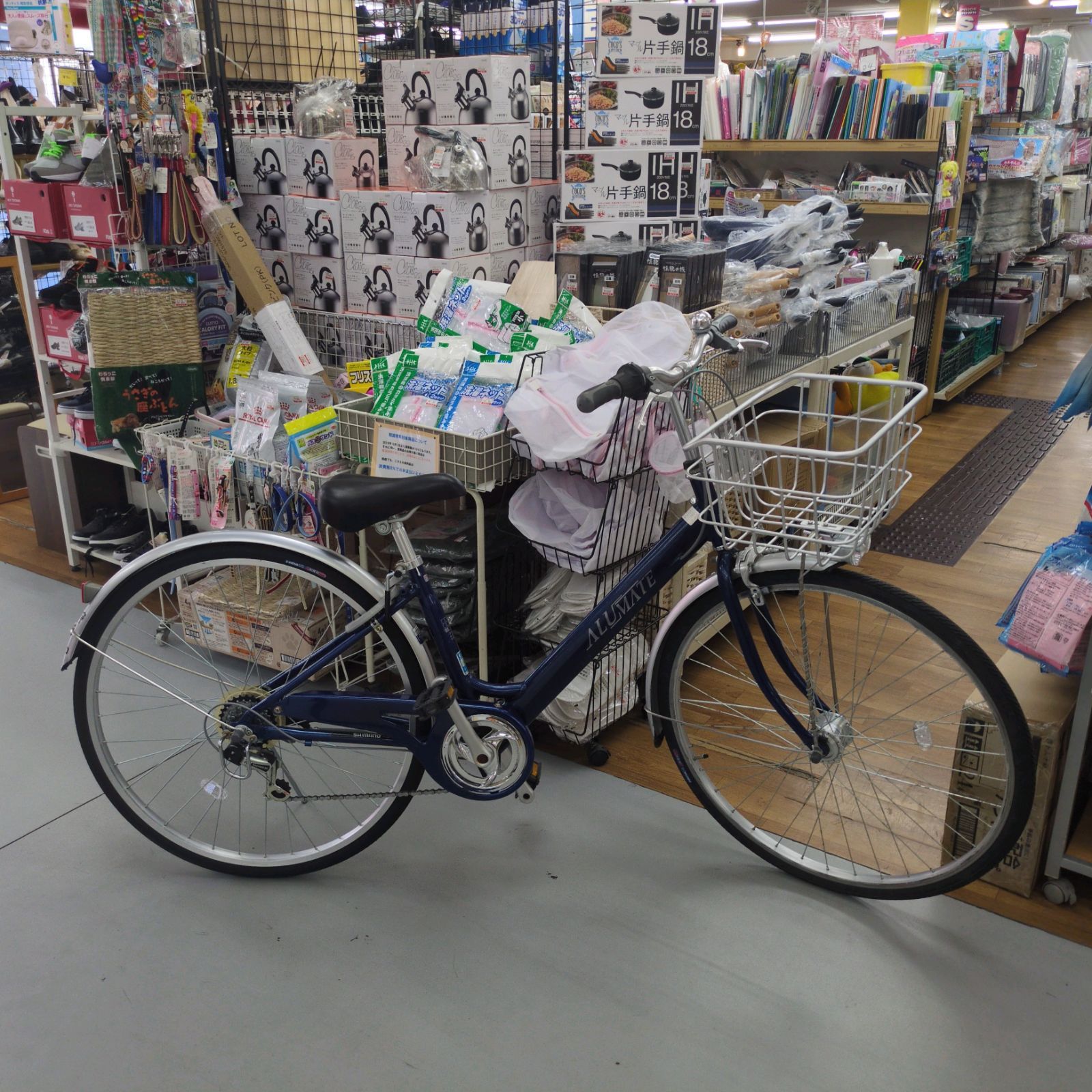 J562 小キズサビ多少有り 軽快自転車 ALUMATE 6段 LEDオート 27インチ