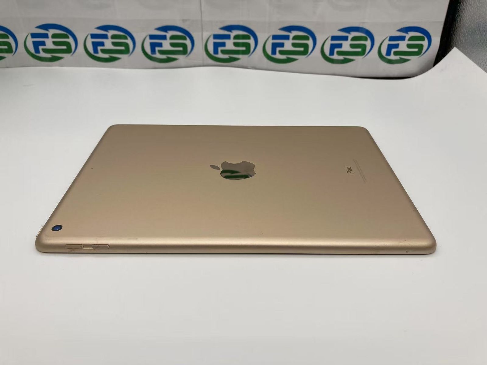 良品】iPad 第5世代 32GB ゴールド Wi-Fiモデル 外観良好・付属