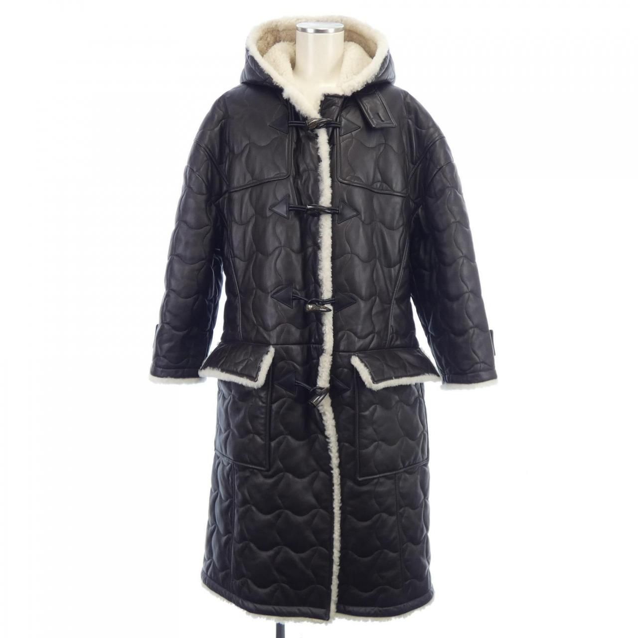 ロエベ LOEWE ムートンコート vol.31「寒さも吹っ飛ぶ、ムートン