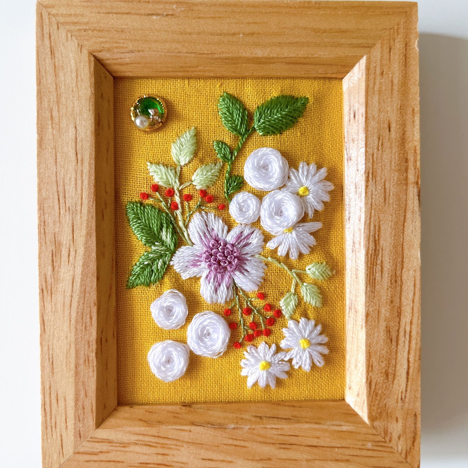 ミニフレーム付き刺繍完成品⑮ ❁Garden②❁ - メルカリ