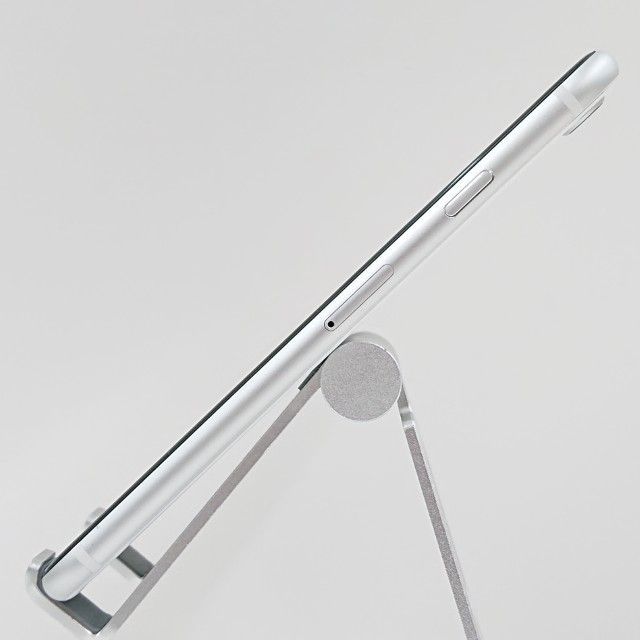 iPhoneSE 第2世代 64GB ドコモ ホワイト 送料無料 本体 c11480 【訳