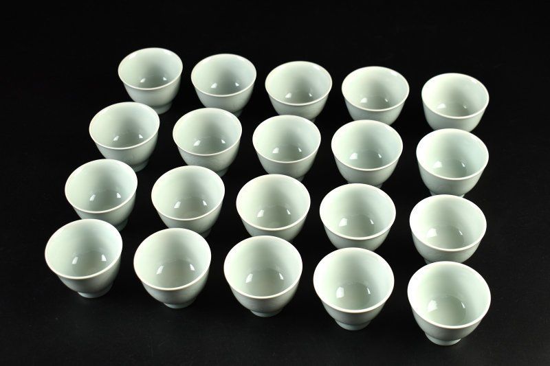 蔵A5488a 酔月陶苑 清水潤 萬古焼 青白磁 唐花文 煎茶碗揃 二十客 共箱