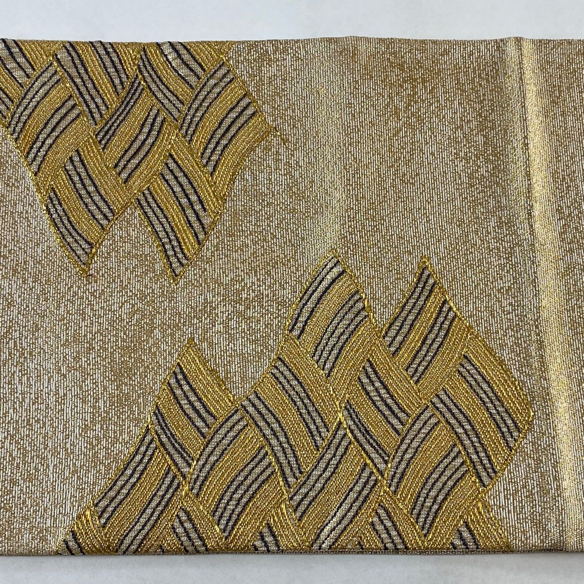 袋帯 逸品 鈴乃屋 霞地甓文様 箔 金色 お太鼓柄 正絹 【中古 袋帯 逸品 鈴乃屋 霞地甓文様 箔 金色 お太鼓柄 正絹 【中古