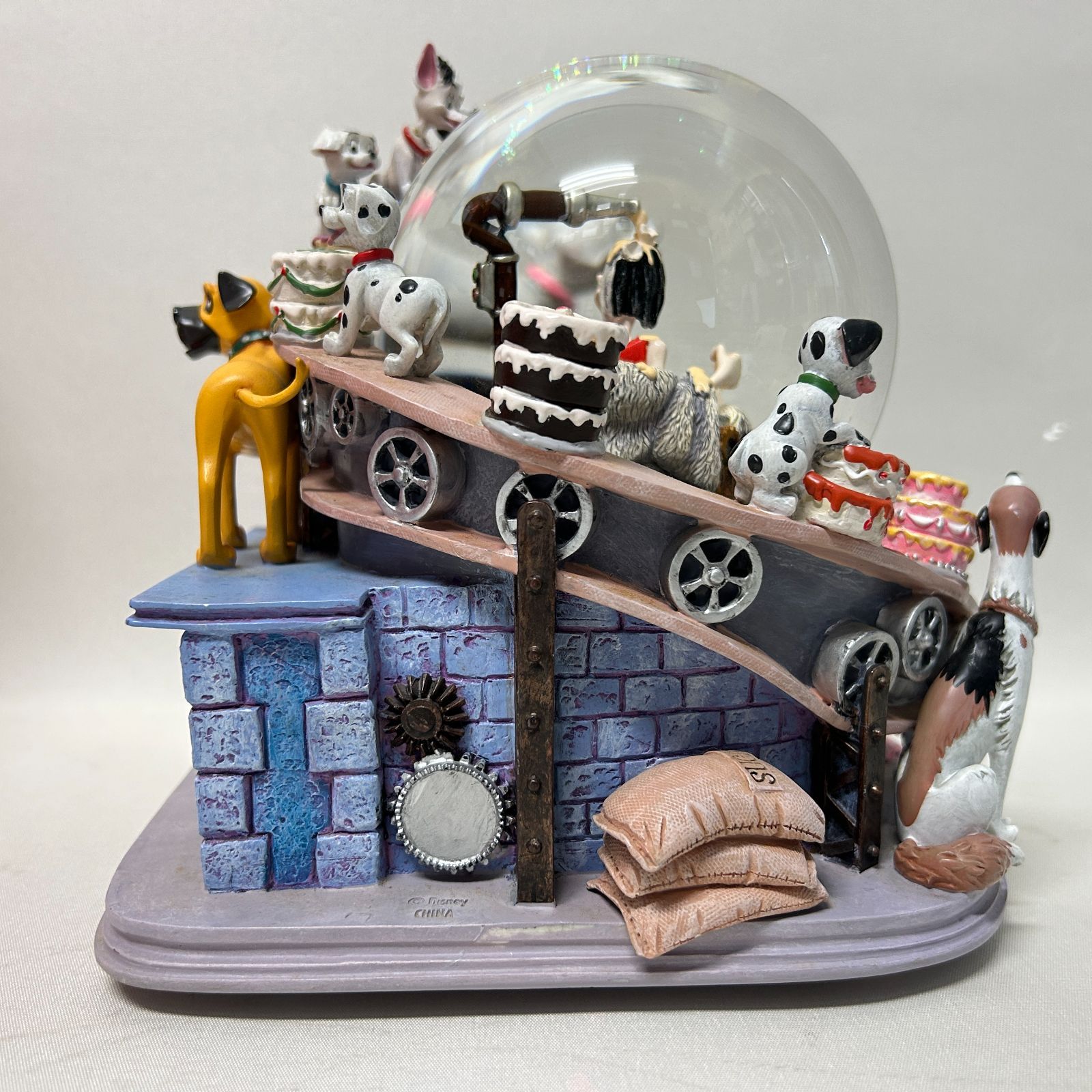 浜館30-793】 101匹わんちゃん クルエラ スノードーム フィギュア