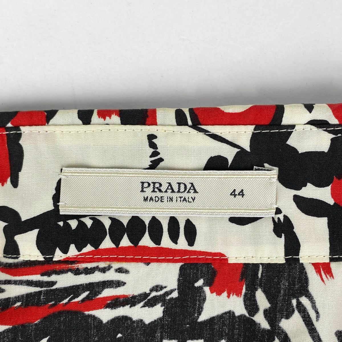 ホワイト レッド