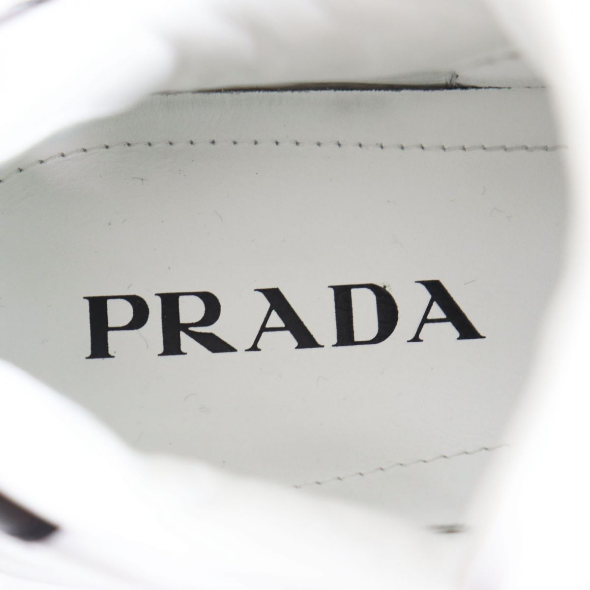 プラダ PRADA スニーカー
 三角ロゴプレート 2EE364 ホワイト