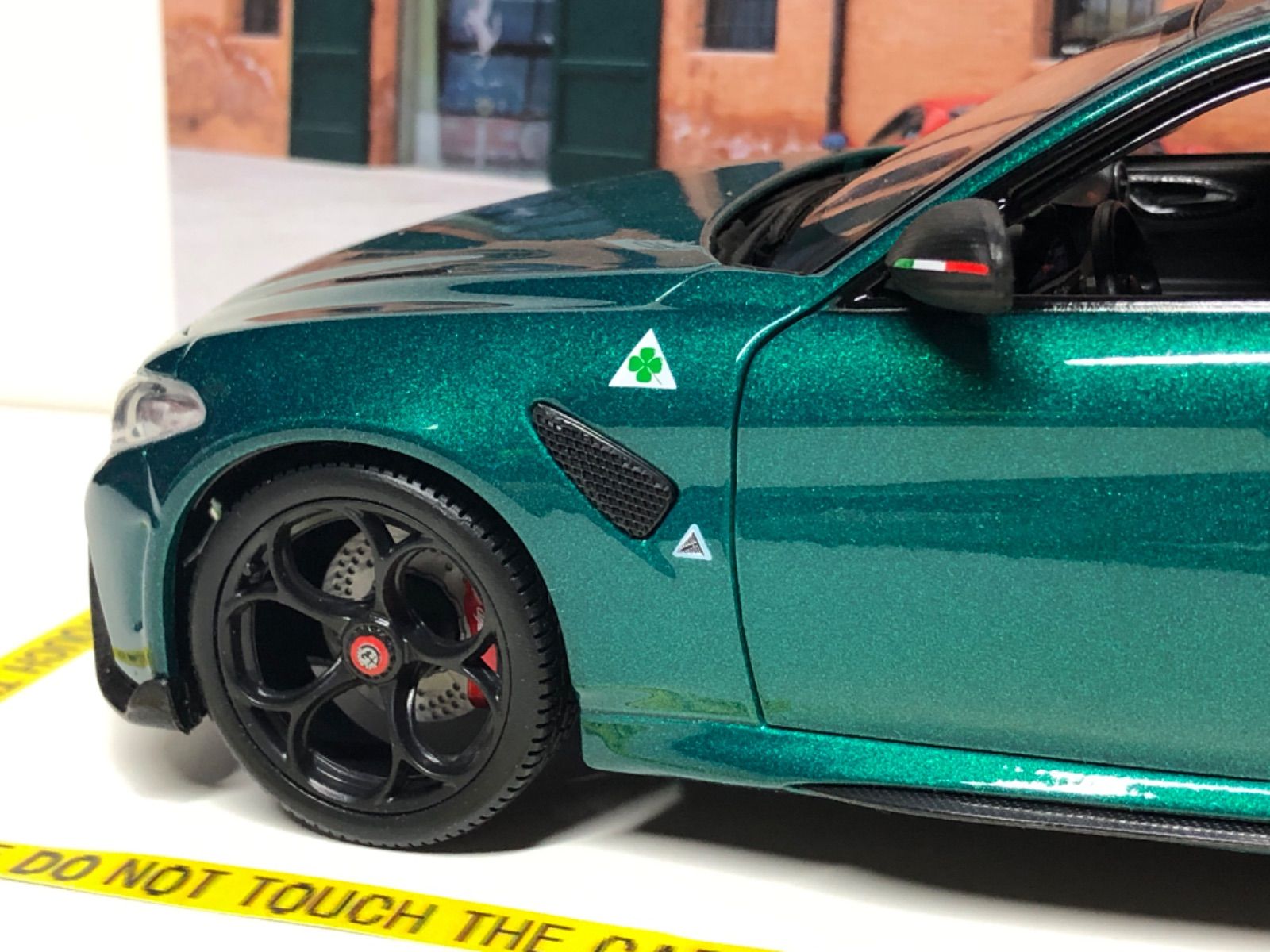 Burago 1/18 Alfa Romeo Giulia GTA メタリックグリーン アルファ