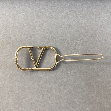 ヴァレンティノ ガラヴァーニ Vロゴ ヘアクリップ Valentino Garavani Vロゴ シグネチャーヘアクリップ | ブラウン