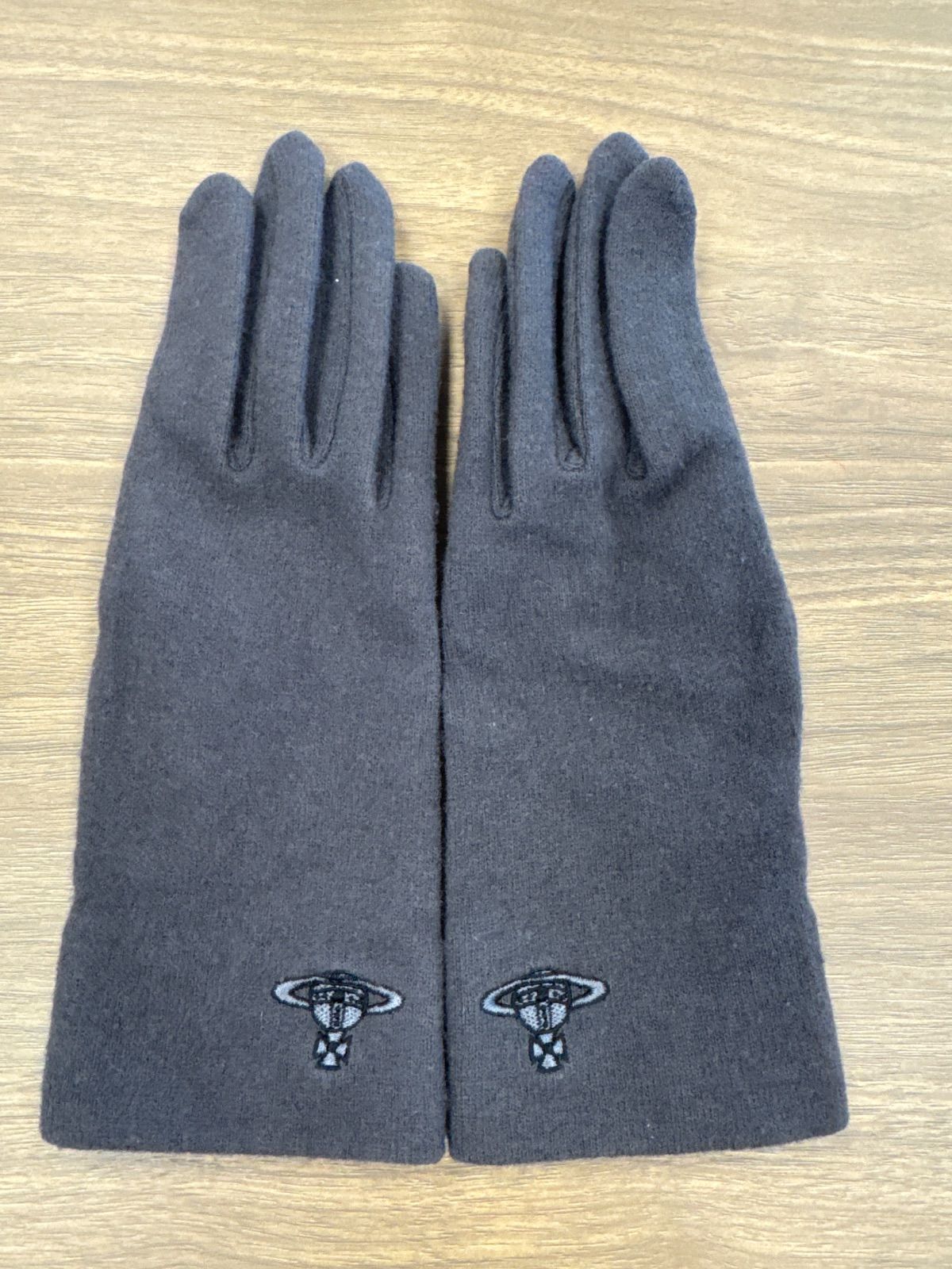 【新品未使用タグ付】ヴィヴィアンウエストウッド　オーガニックウール手袋　手袋 Vivienne Westwood ヴィヴィアンウエストウッド Vivienne