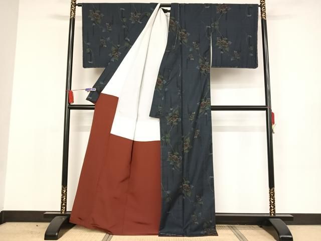 平和屋着物○本場大島紬 純泥染 手織 カタス7マルキ 草花文 当田安憲作