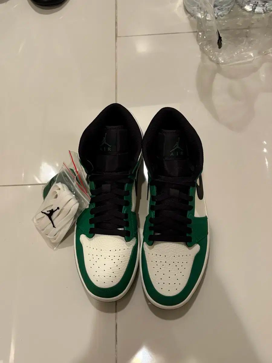 ジョーダン 1 ミッド パイングリーン 275