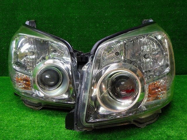 トヨタ ZRR70/75 ノア 前期 ヘッドライト左右 HID 28-204 N6 バラスト付 250206032