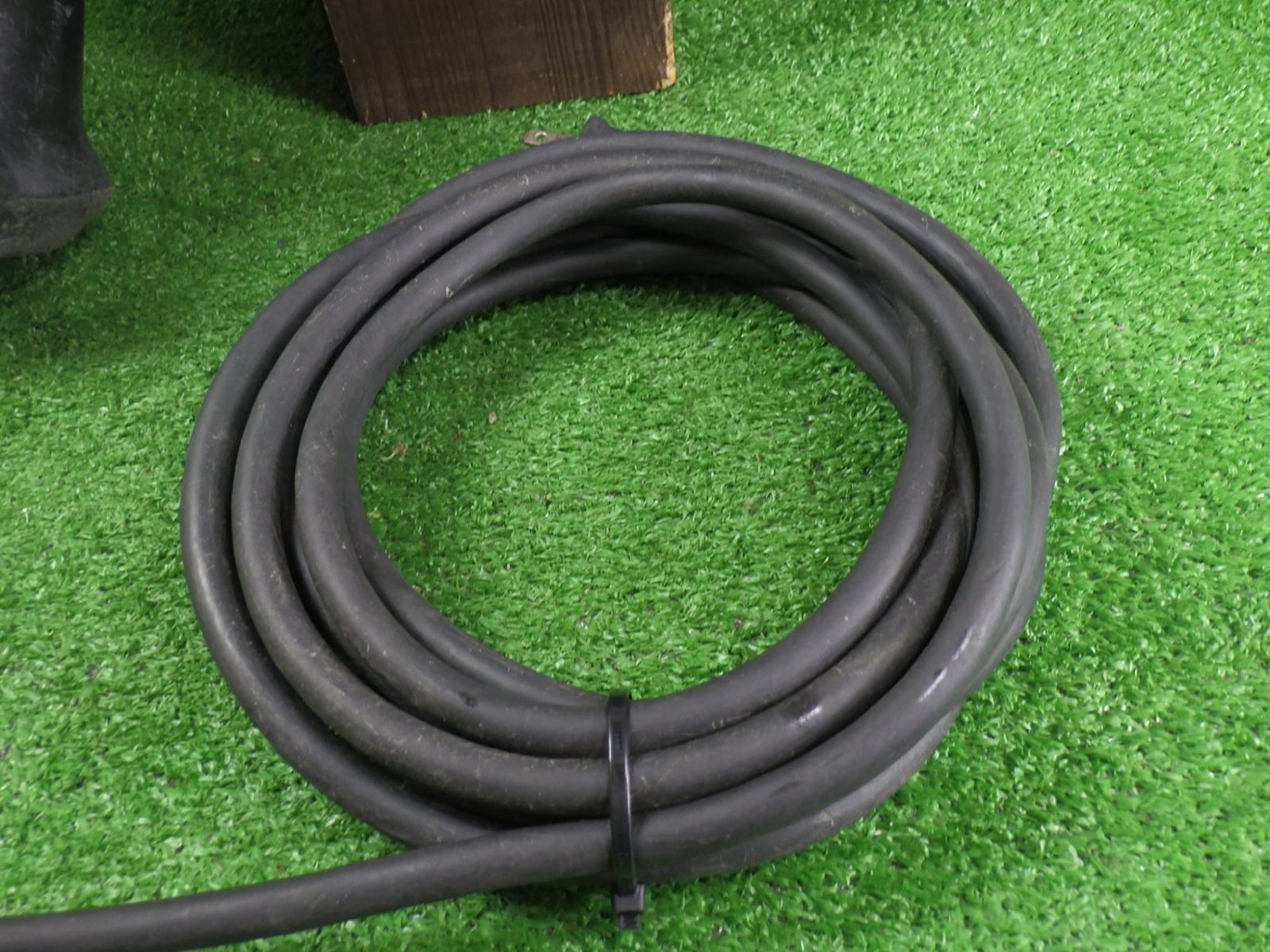 ビット多数付属 穴あけやはつり作業に