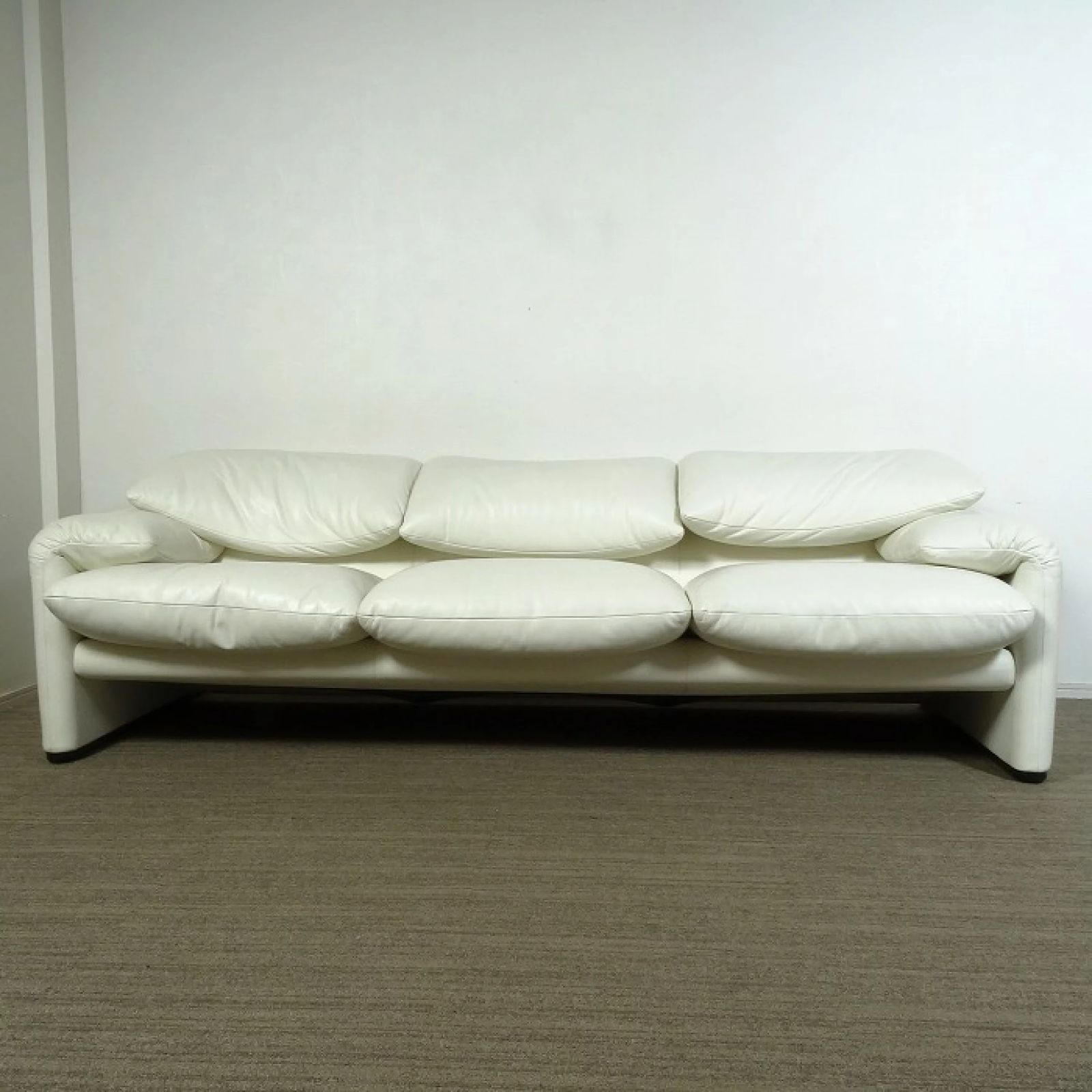 ◾︎SELUNO◾︎ 【展示超美品】Cassina(カッシーナ) 675 MARALUNGA / マラルンガ 3人掛けソファ / FX白本革 225万  c967s - メルカリ