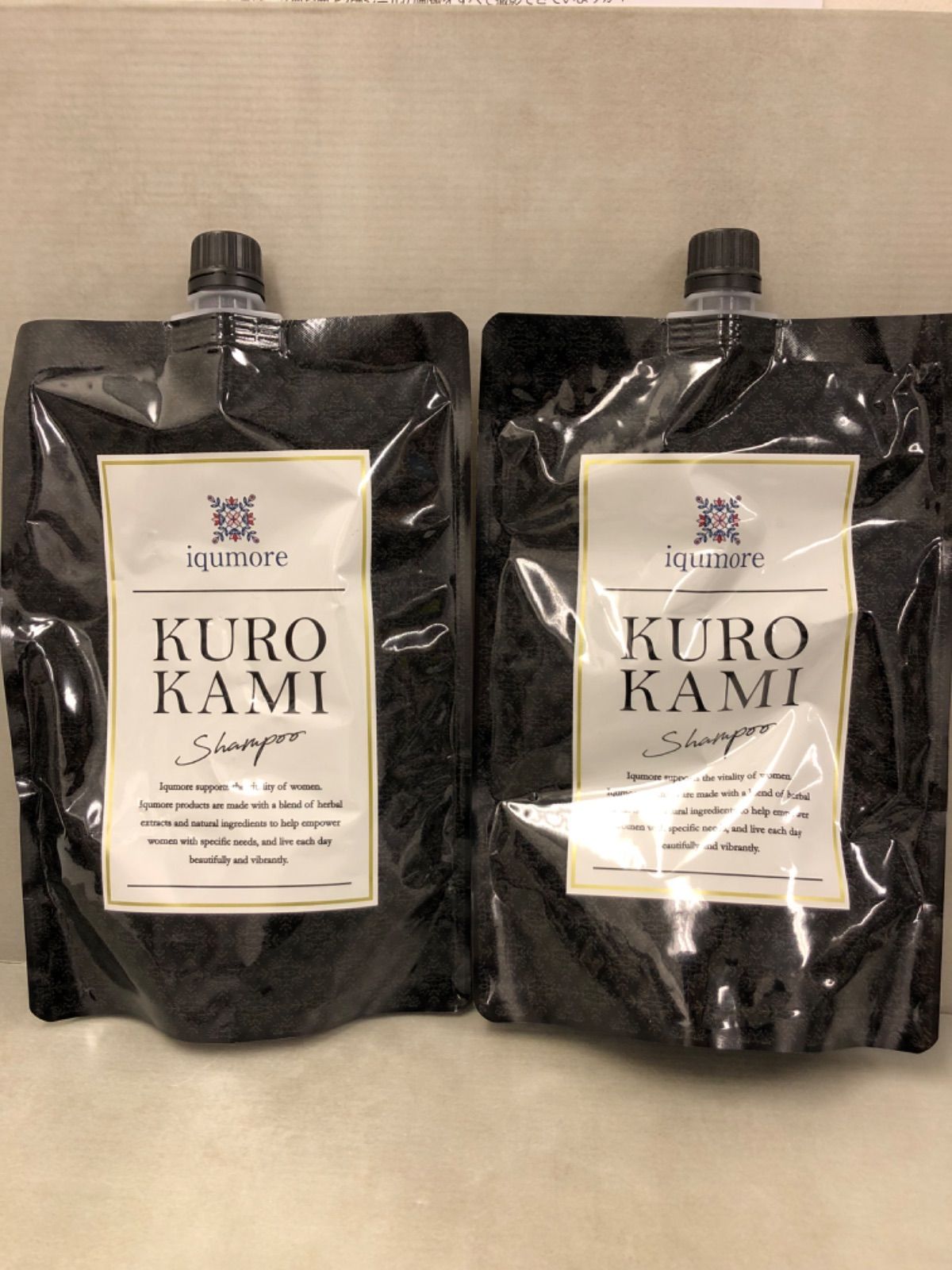 イクモア クロカミシャンプー 400g 新品イクモア クロカミシャンプー