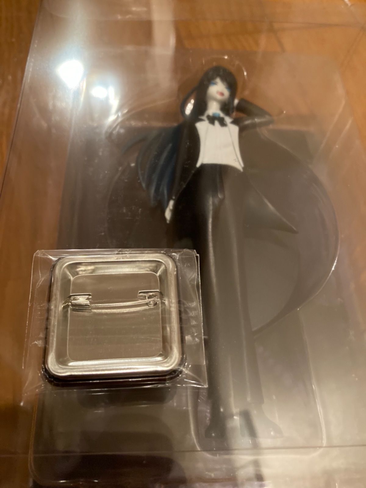ADO フィギュア&缶バッジ セット出品！ - メルカリ