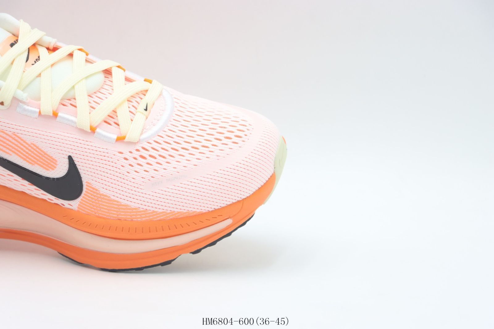Nike ランニングシューズ ホワイト/オレンジ　サイズ26センチ 今日特価】Nike ナイキ ランニングシューズ HM6804 - 600