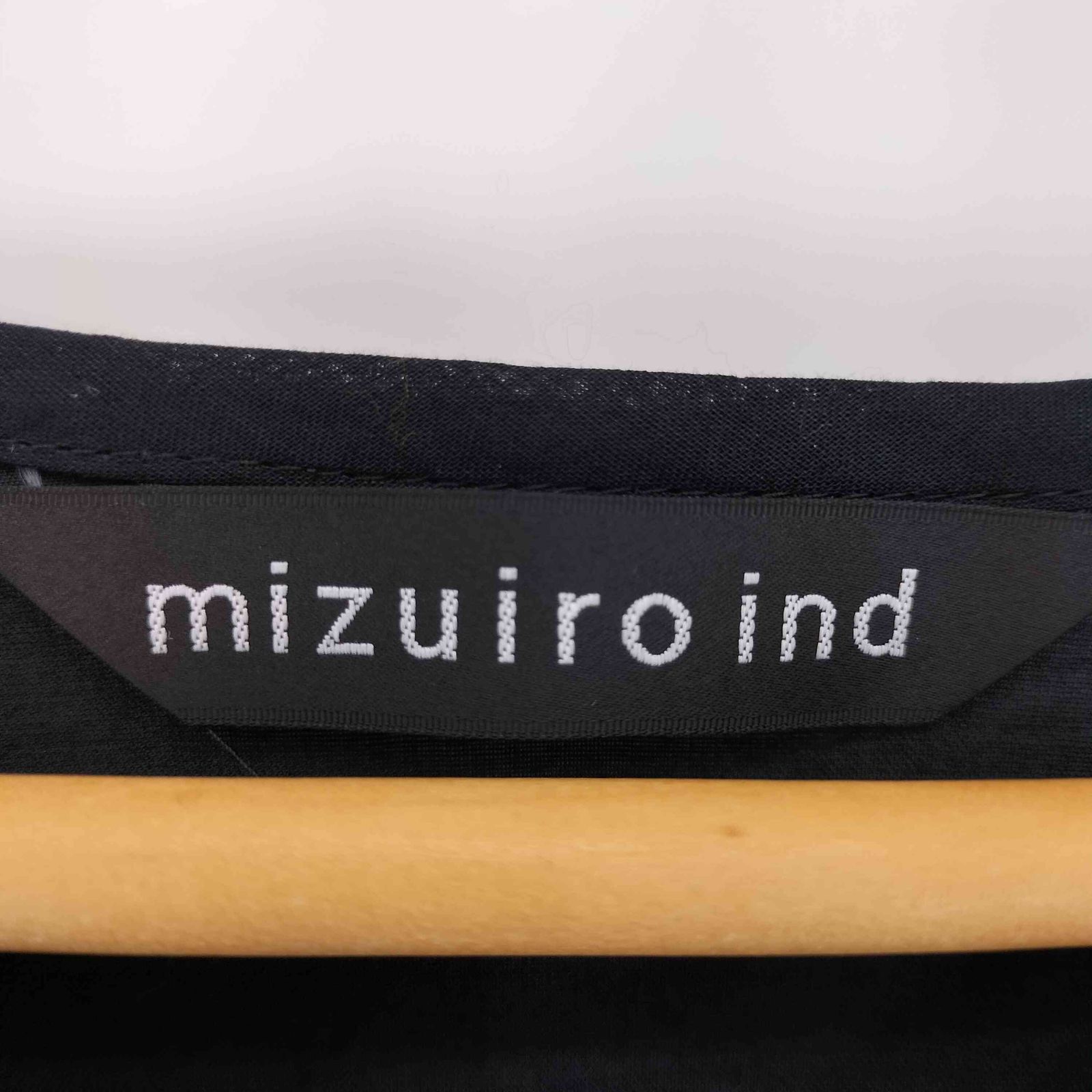 ミズイロインド mizuiro ind Vネックギャザーフレアワンピース
