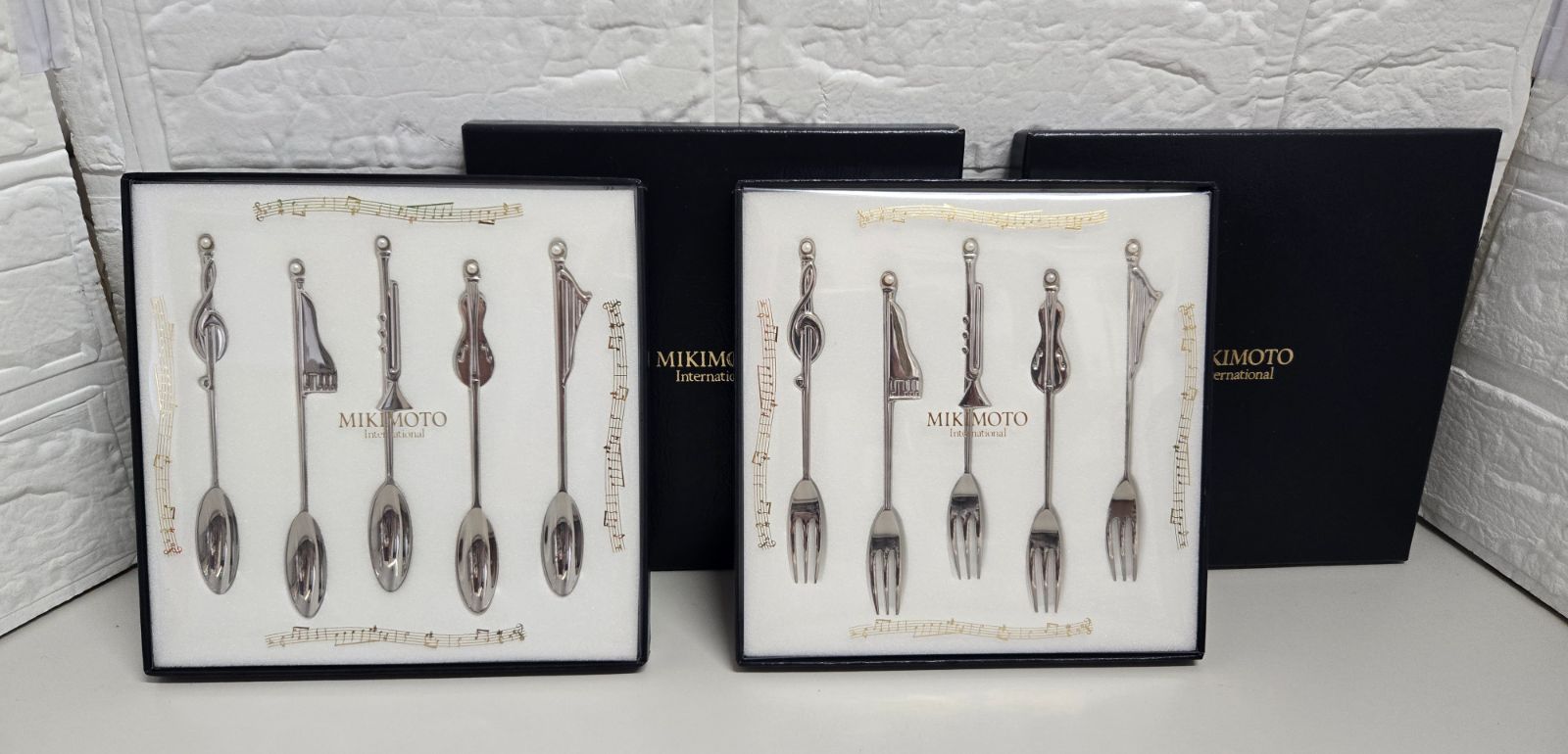 MIKIMOTO ミキモト　パール付きカトラリー（スプーン５本・フォーク５本 ） MIKIMOTO（ミキモト） 真珠付きスプーン5本セット 音楽モチーフ