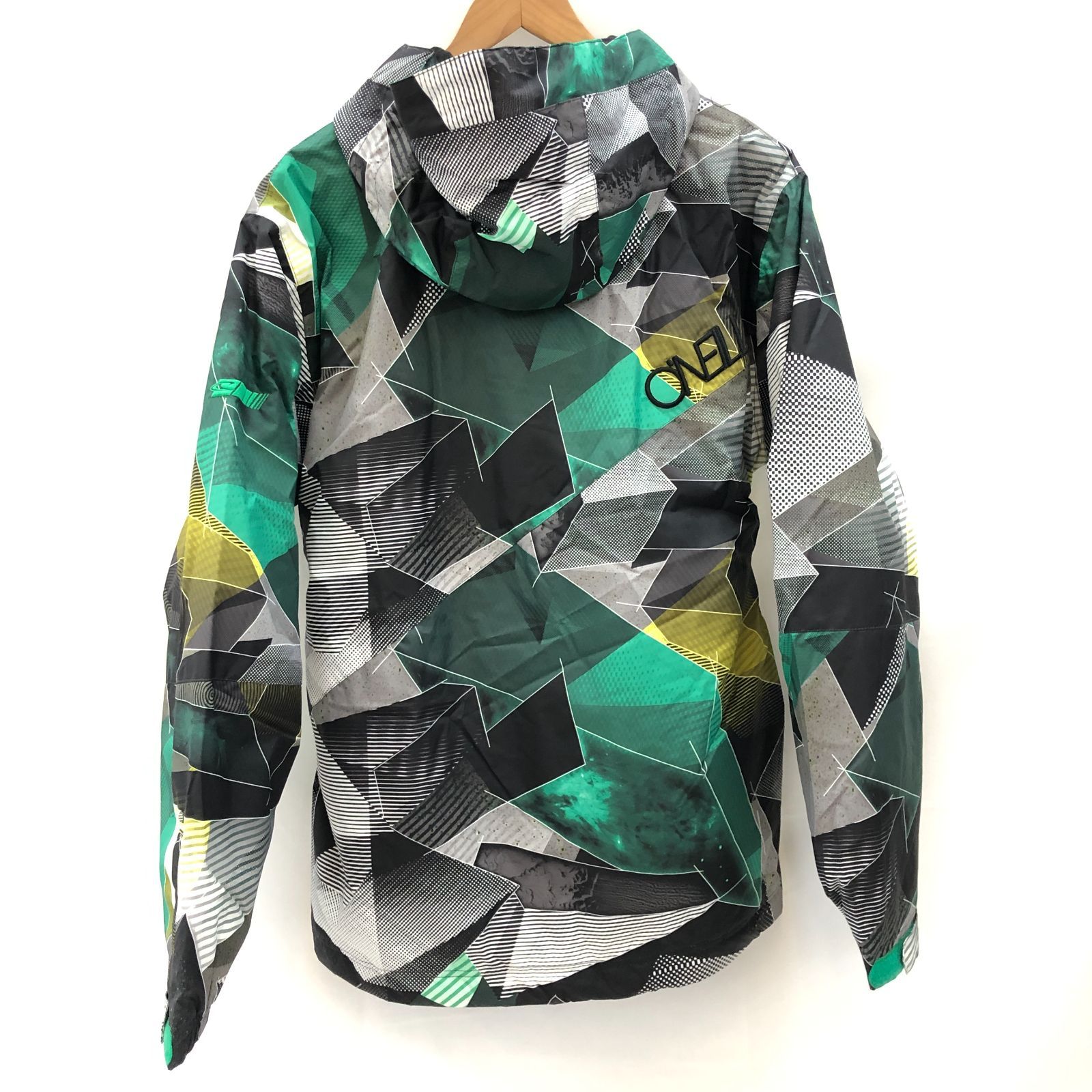 オニールO'Neill迷彩スノーボードウェア150cm上下セットbapeスキー オニールO´Neill迷彩スノーボードウェア150cm上下セットbape