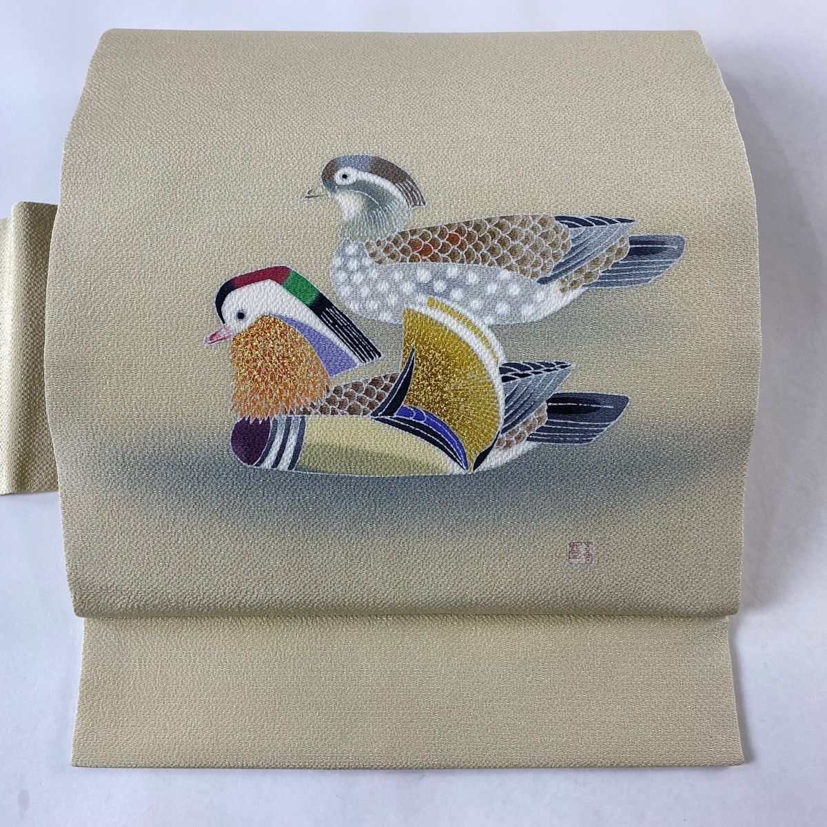 名古屋帯 美品 逸品 羽田登喜 落款 鴛鴦 金彩 縮緬 ベージュ