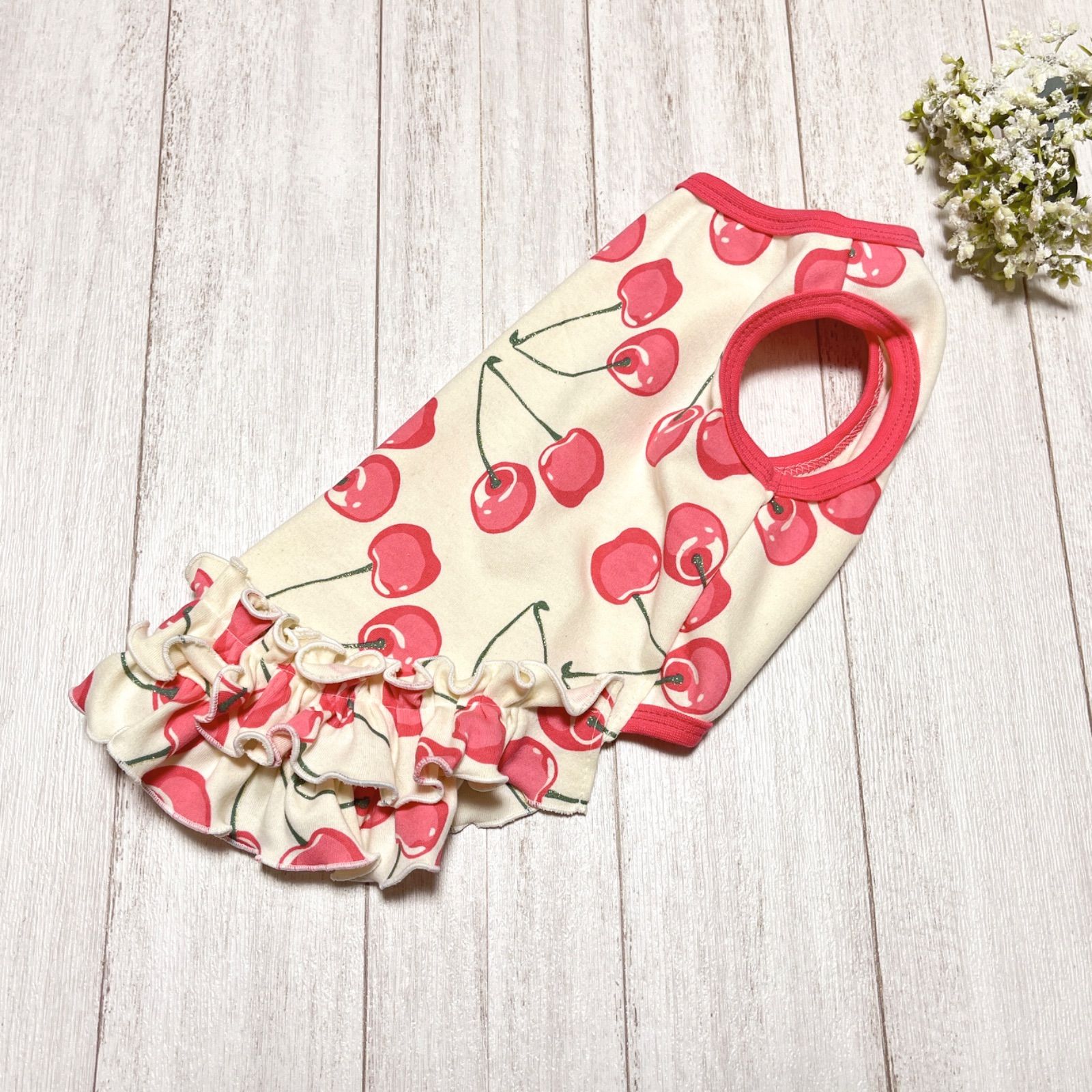 犬服 さくらんぼ柄裾フリルタンクトップ DS - メルカリ