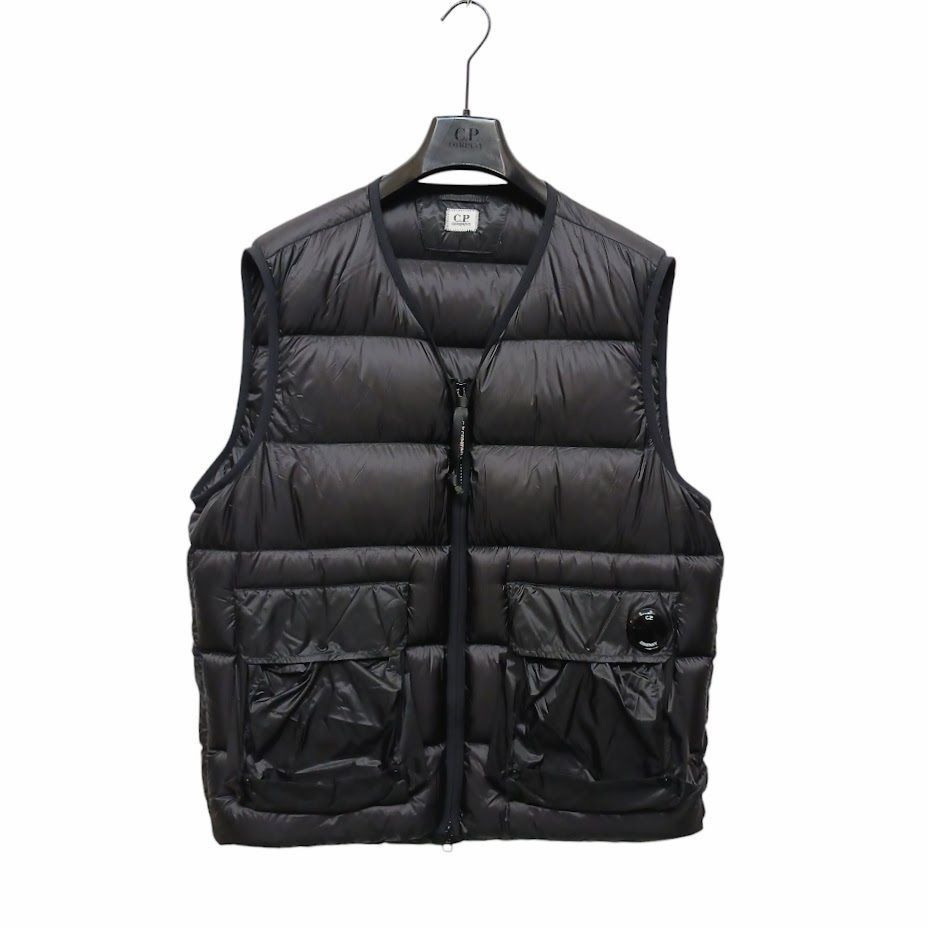 CP COMPANY VESTS D.D. Shell Down Vest 15CMOW203A 0060 シーピーカンパニー Vネックダウンベスト ブラック ハンガー付き
