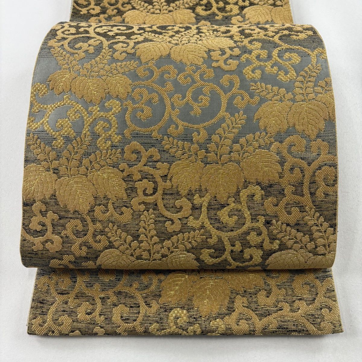 袋帯 美品 名品 輪奈織 能衣桐唐草文様 横段 金糸 箔 金色 全通