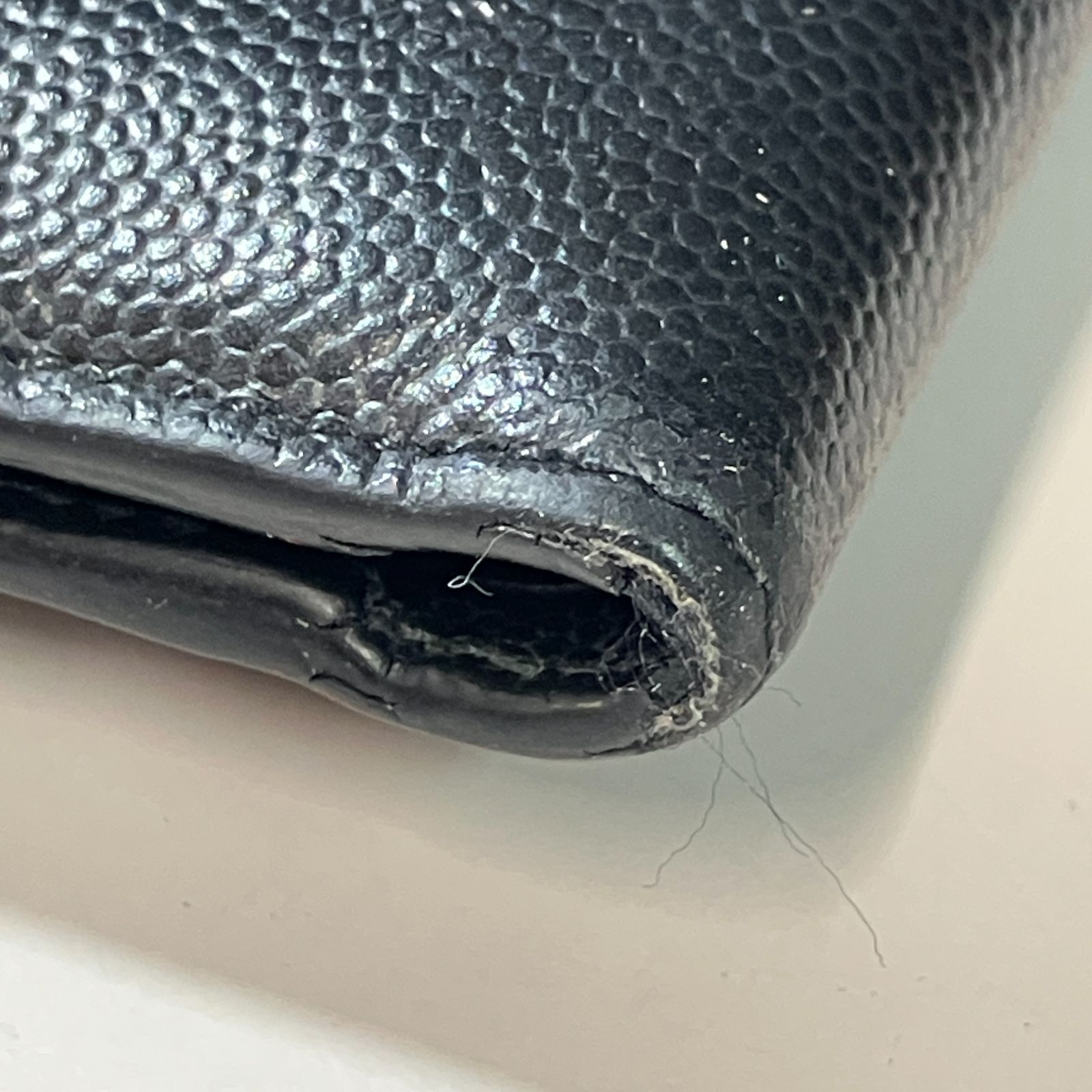 美品✨ イヴサンローラン 二つ折り財布 キャビアスキン オールブラック 黒 むつ85-081404】SAINT LAURENT 二つ折り財布 サンローラン