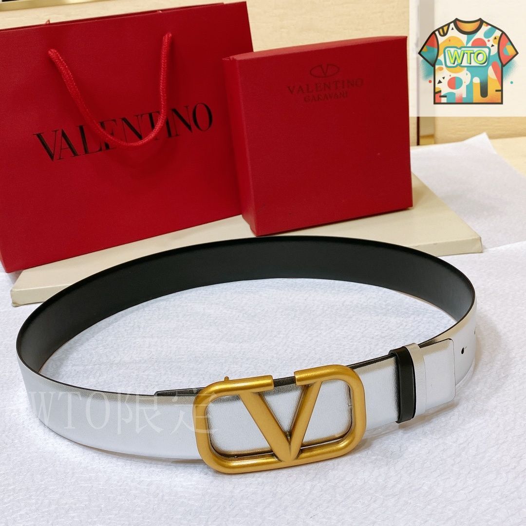 VALENTINO GARAVANI ホワイトレザーベルト Valentino Garavani VLogo Signature Belt in Shiny Calfskin