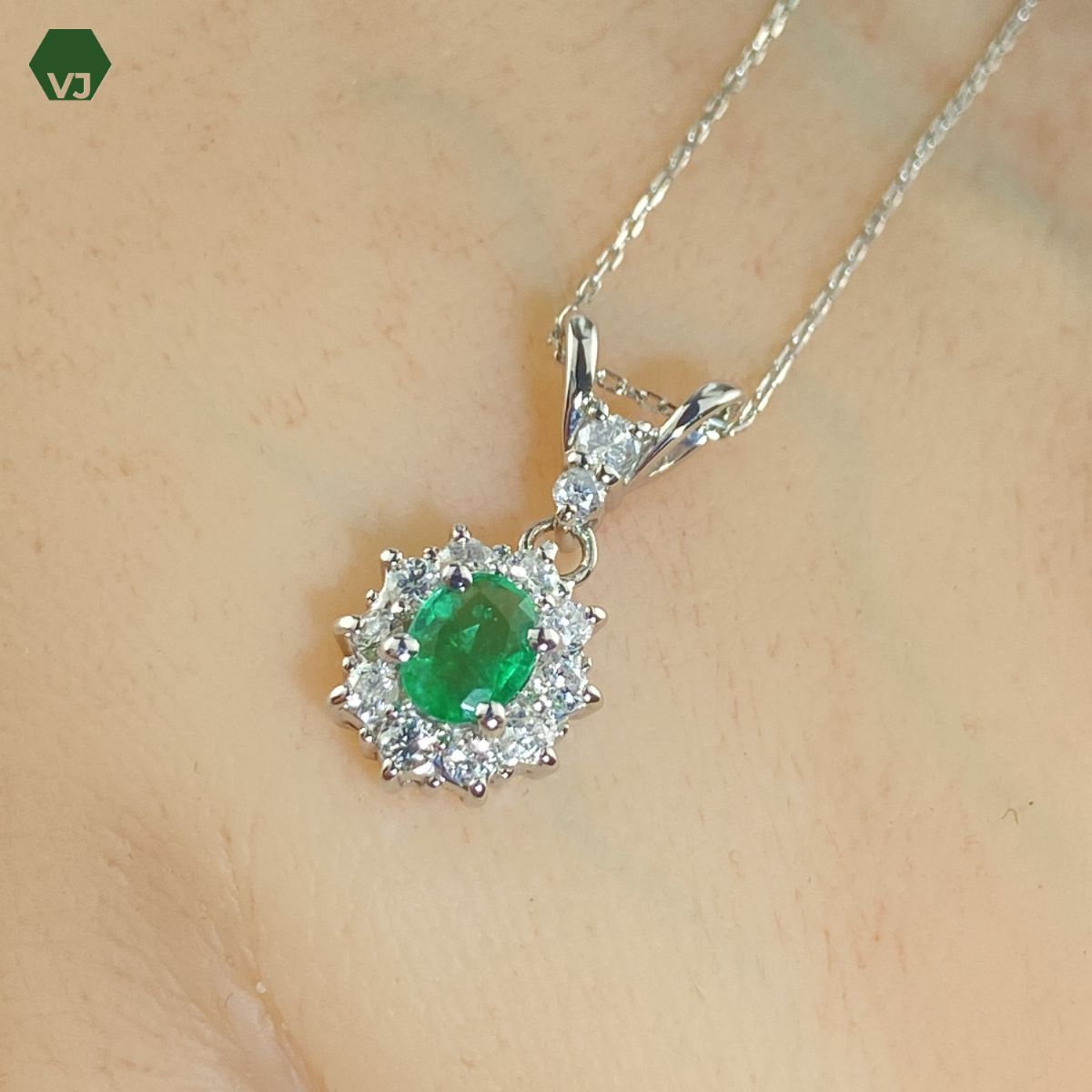 31-17】エメラルド ダイヤモンド ネックレス 約D0.24ct【中古】【PT900 
