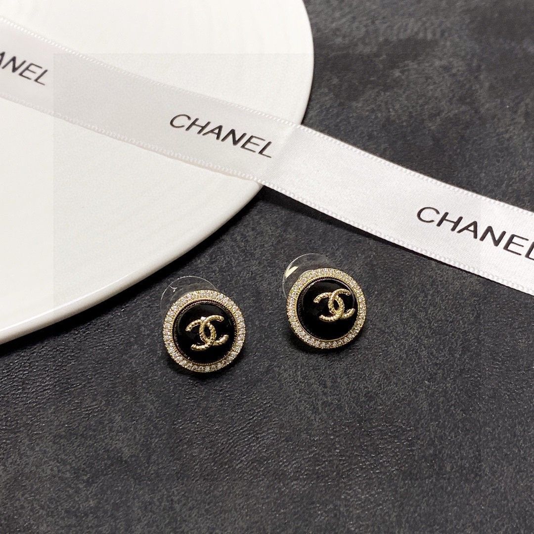 今日特価】Chanel ダブル C モノトーン ピアス 送料無料！在庫