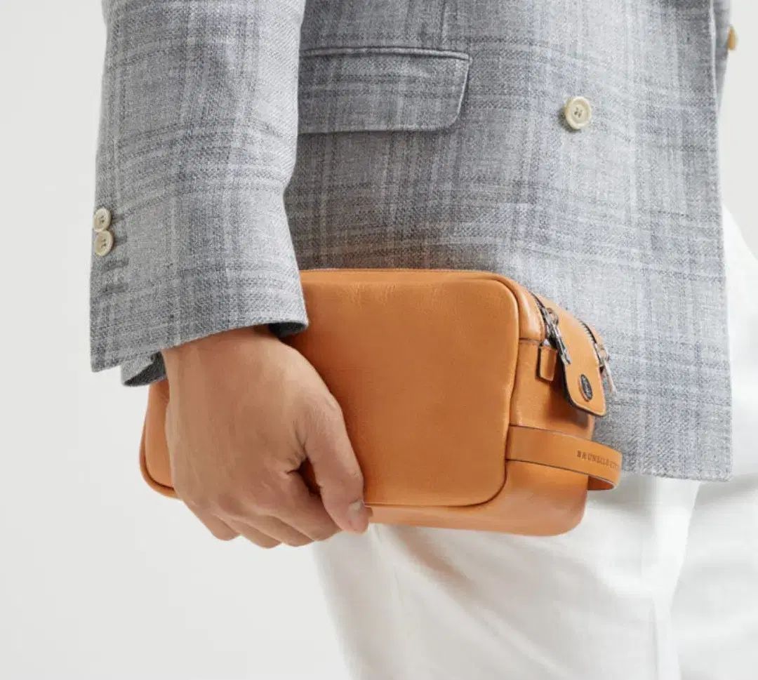 25年最新 BRUNELLO CUCINELLI ブルネロクチネリ ライトGOLD トゥーレトゥリー ポーチ