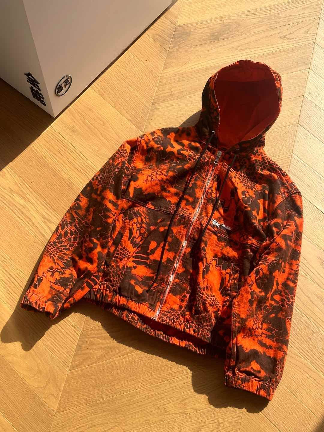 Stussy SS24 ワークジャケット KRYPTEKカモ フード付きオーバーサイズジャガードコンゴウジャガー柄ジャケット