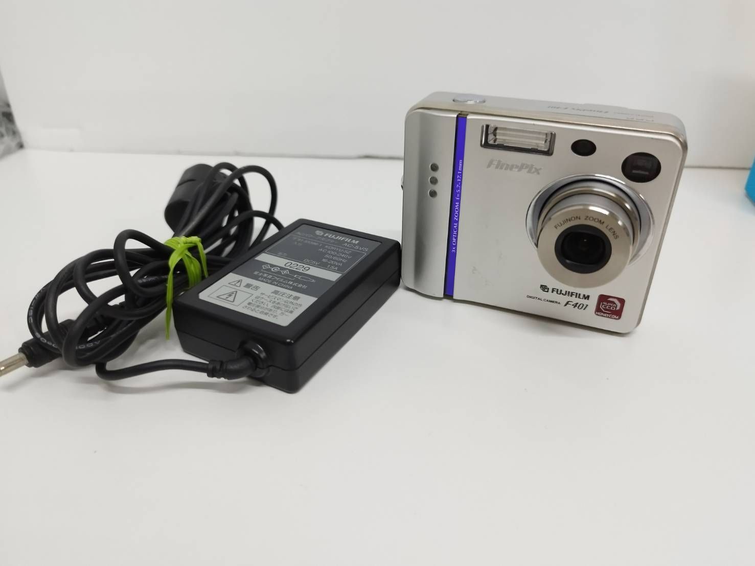 FUJIFILM FINEPIX F401 コンパクトデジタルカメラ FUJIFILM FinePix F401 電源の入れ方 | しばさんのカメラ