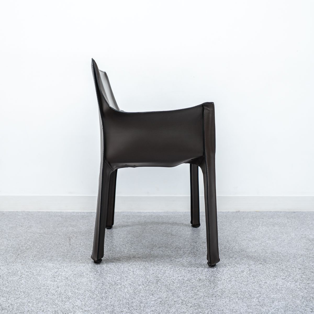 GMHN352A○キャブチェア CAB マリオ・ベリーニ Mario Belli カッシーナ Cassina キャブ CAB アームチェア 413 赤茶 マリオ