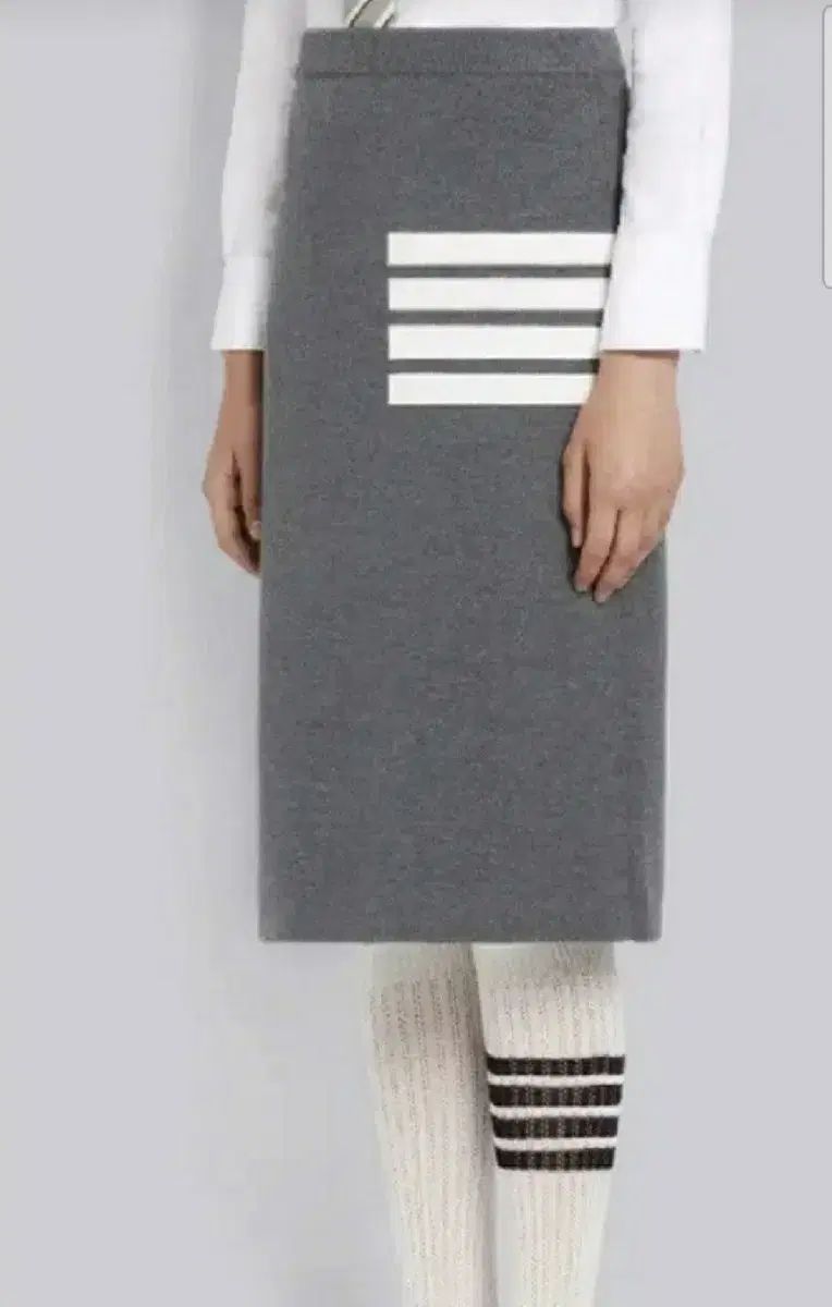本物) クイックニューアイテム Thom Browne(トム・ブラウン) 4 -バー 